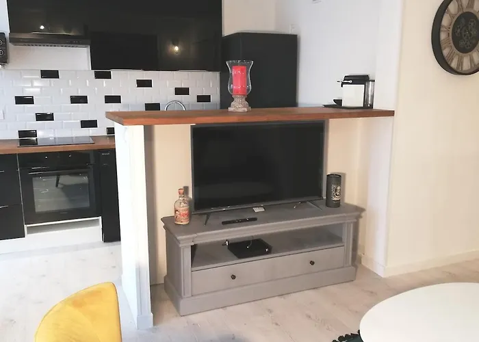 4 Persons - Center - Clim - 2 Mins Of - Juan Les Pins - And Sun Daire *