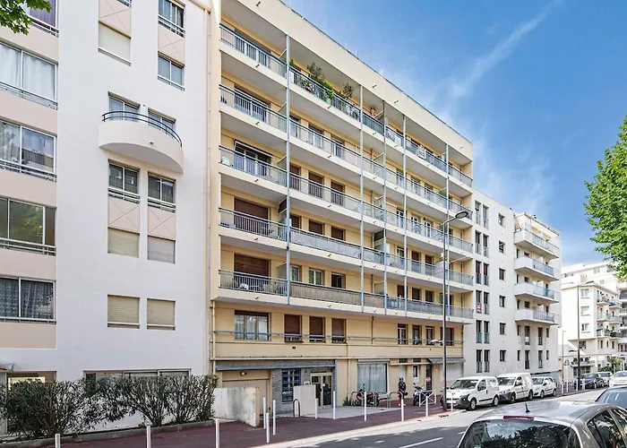 4 Persons - Center - Clim - 2 Mins Of - Juan Les Pins - And Sun Daire