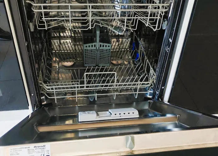 4 Persons - Center - Clim - 2 Mins Of - Juan Les Pins - And Sun Daire *