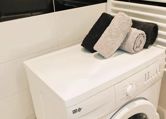 4 Persons - Center - Clim - 2 Mins Of - Juan Les Pins - And Sun * Antibes