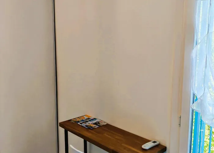 4 Persons - Center - Clim - 2 Mins Of - Juan Les Pins - And Sun Daire